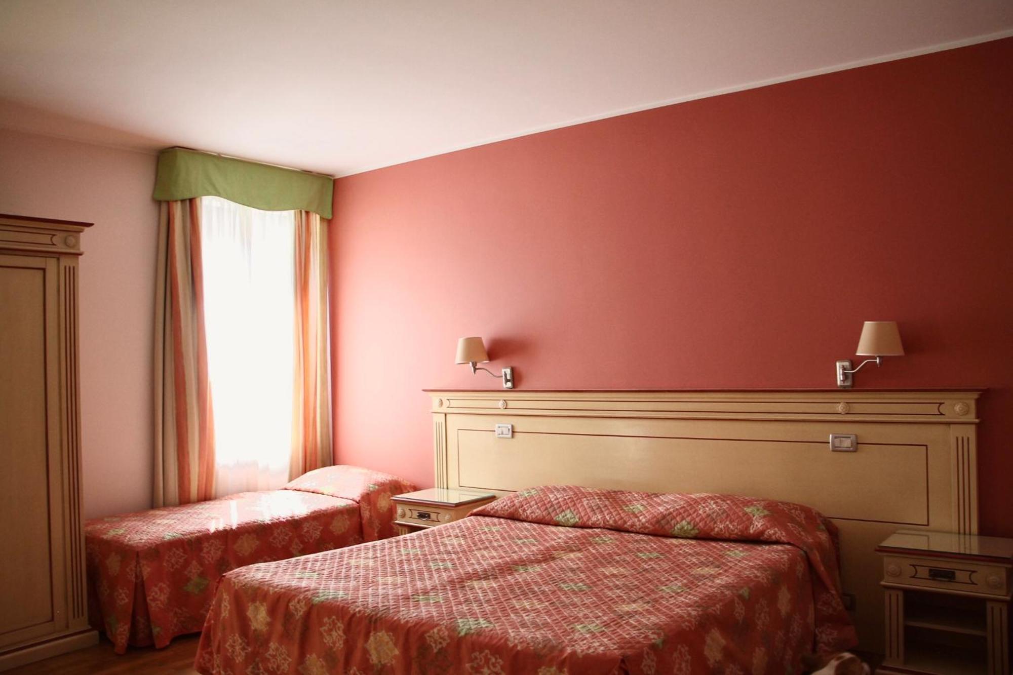 Hotel Matteotti Vercelli Exterior photo