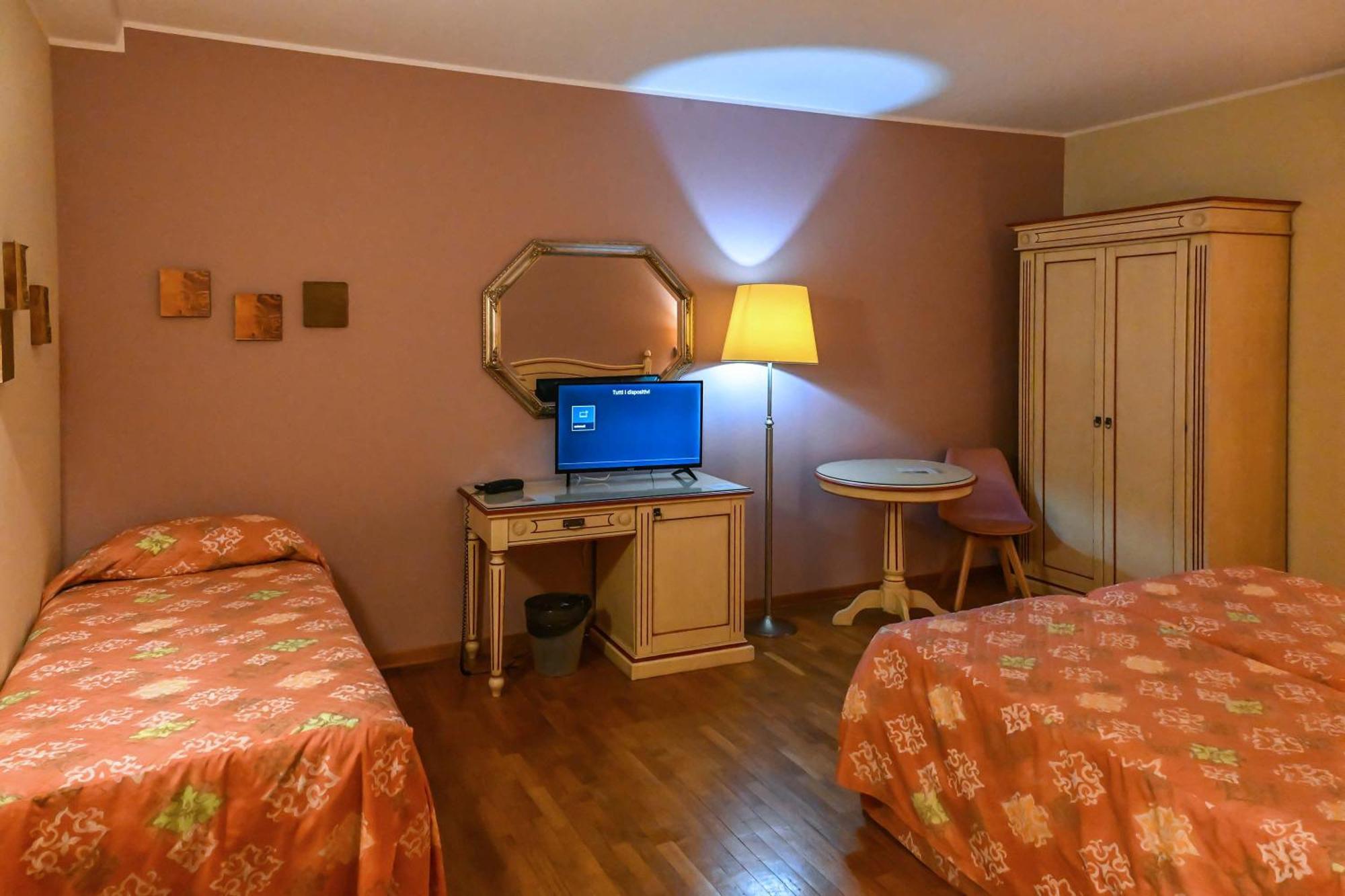 Hotel Matteotti Vercelli Exterior photo