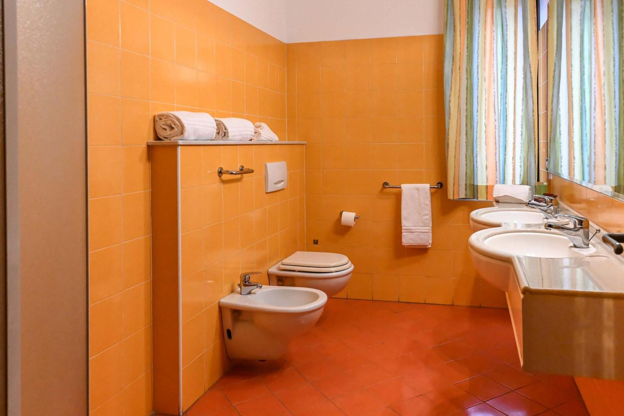 Hotel Matteotti Vercelli Exterior photo