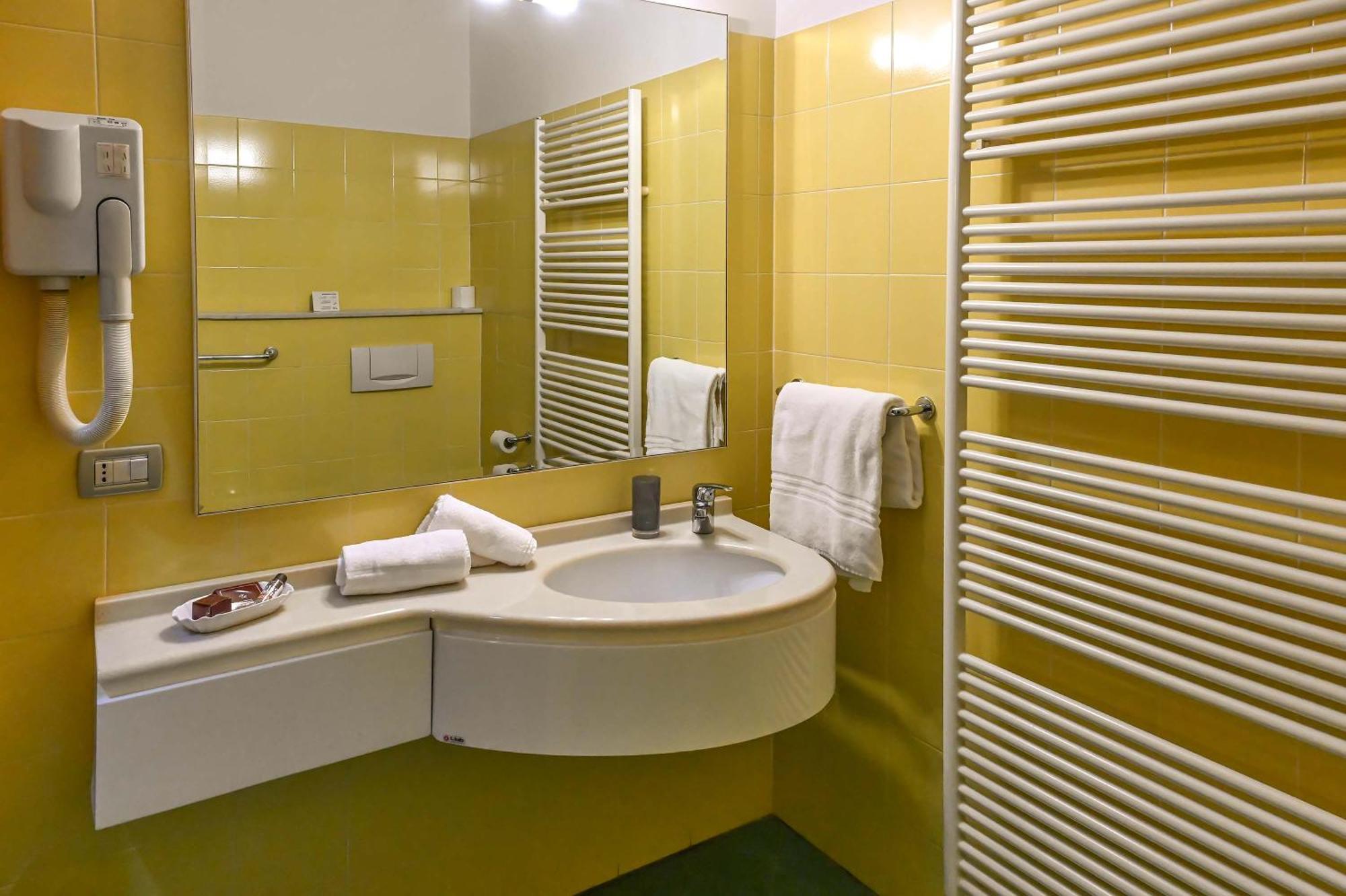 Hotel Matteotti Vercelli Exterior photo